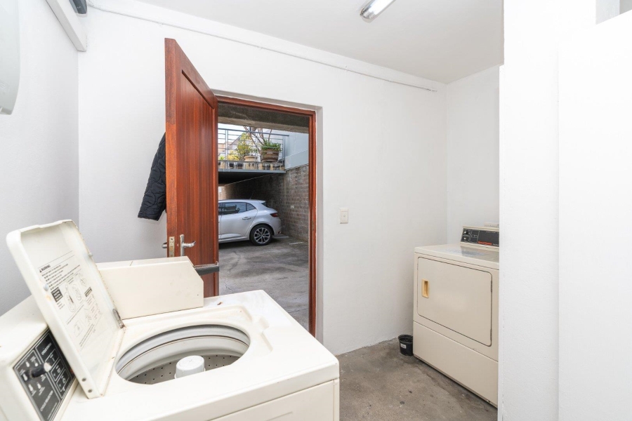 To Let 2 Bedroom Property for Rent in Green Point Western Cape